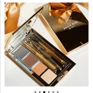 Bombshell brow kit in Dark